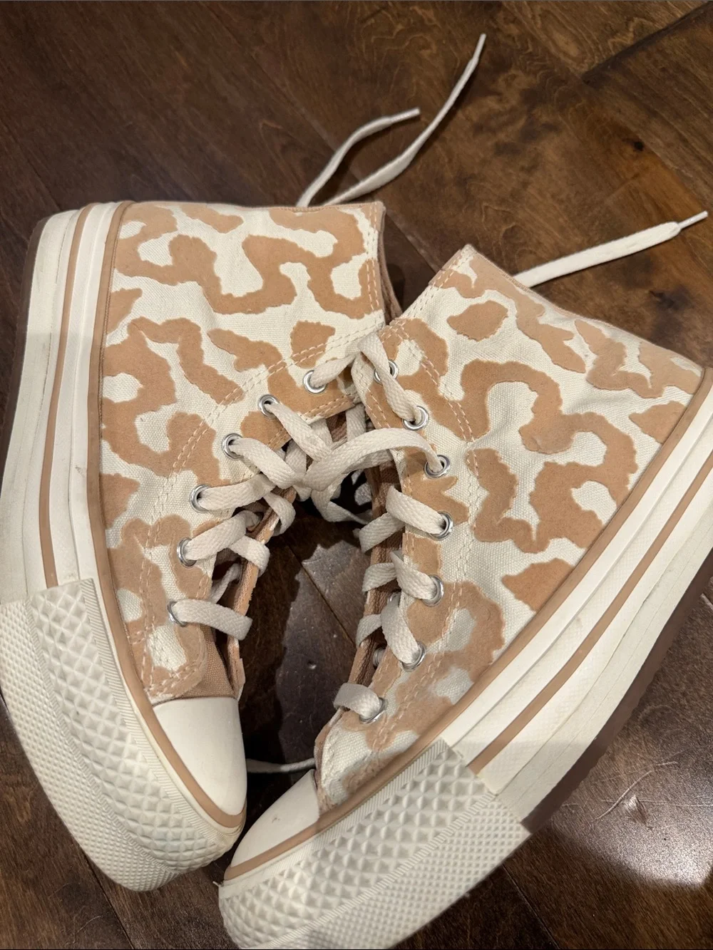 Converse High-Top Sneakers in Beige and Cream Leopard Print